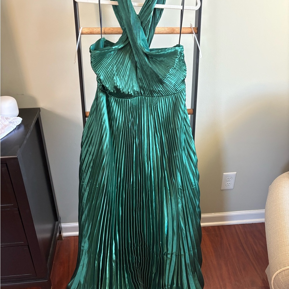 Elegant Green Pleated Dress